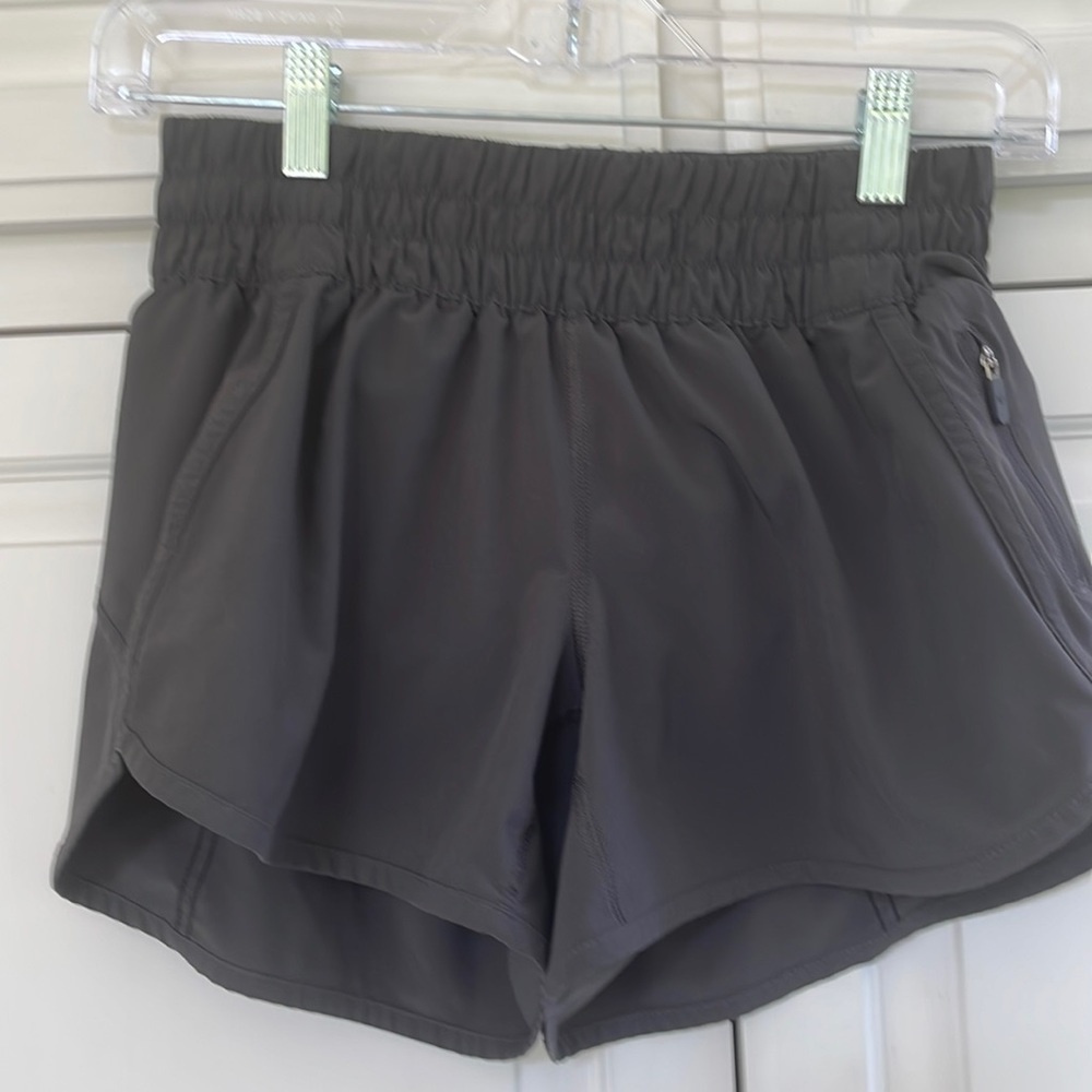 I Lululemon potty hot, high-rise, lined short 2.5 inch